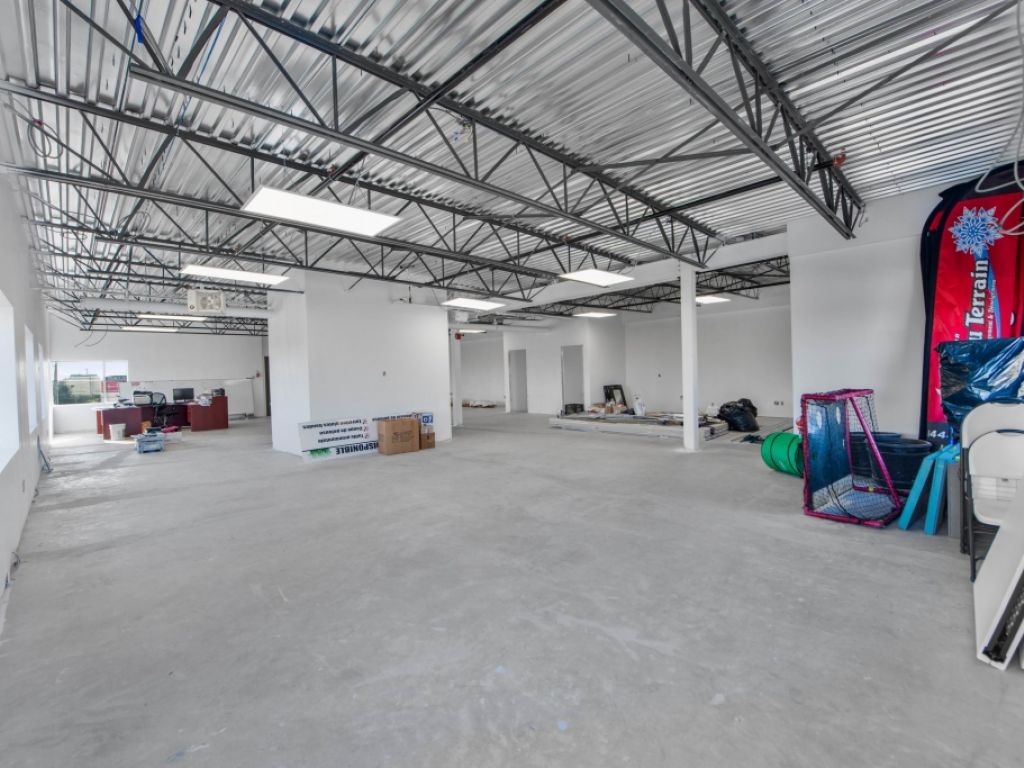 Industrial and office spaces for rent (existing and to be built) - La Prairie