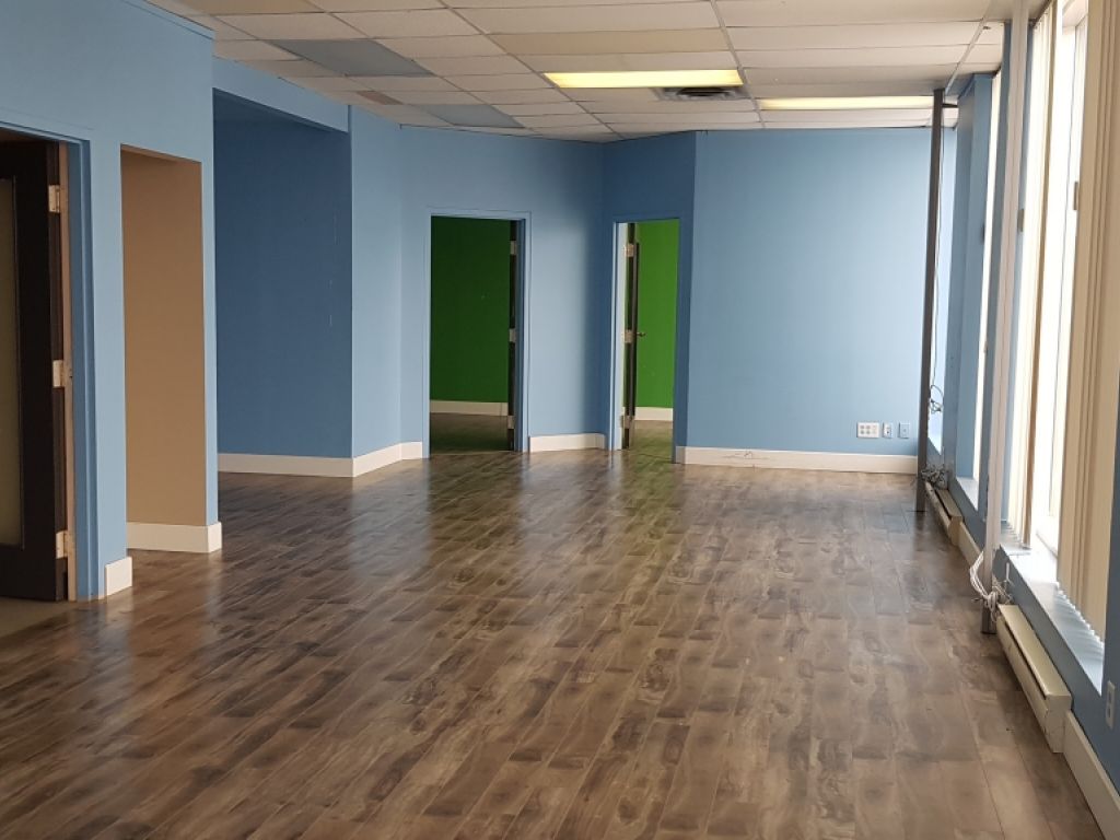 Offices for rent with a great location on Taschereau Boulevard