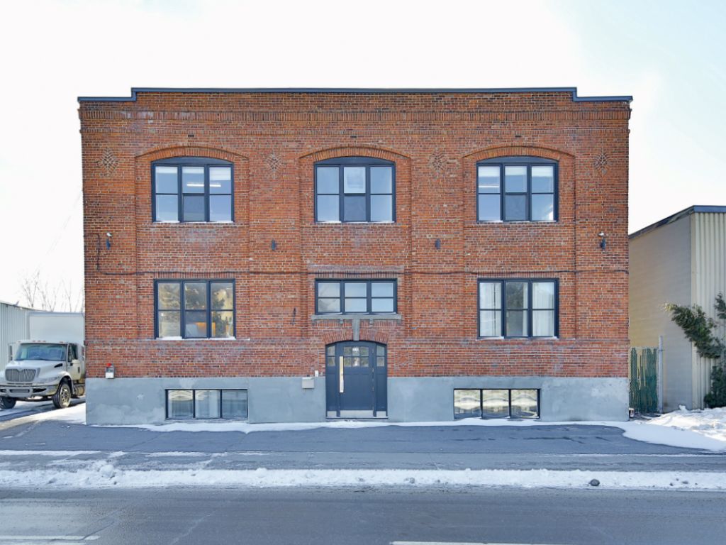 Office space FOR RENT in front of the Lachine Canal