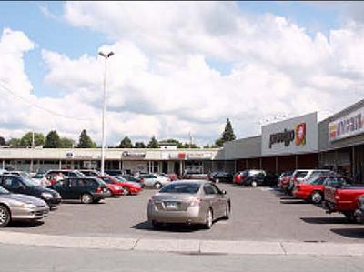 Espace commercial - Centre d'achats Frontenac