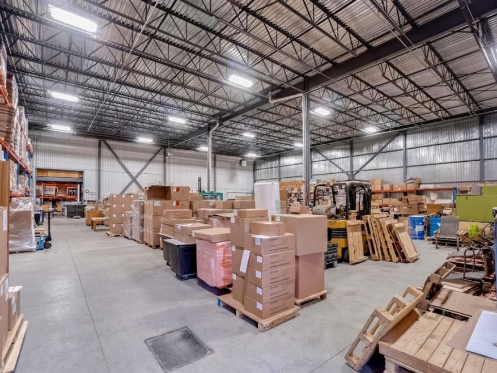 Industrial building for sale