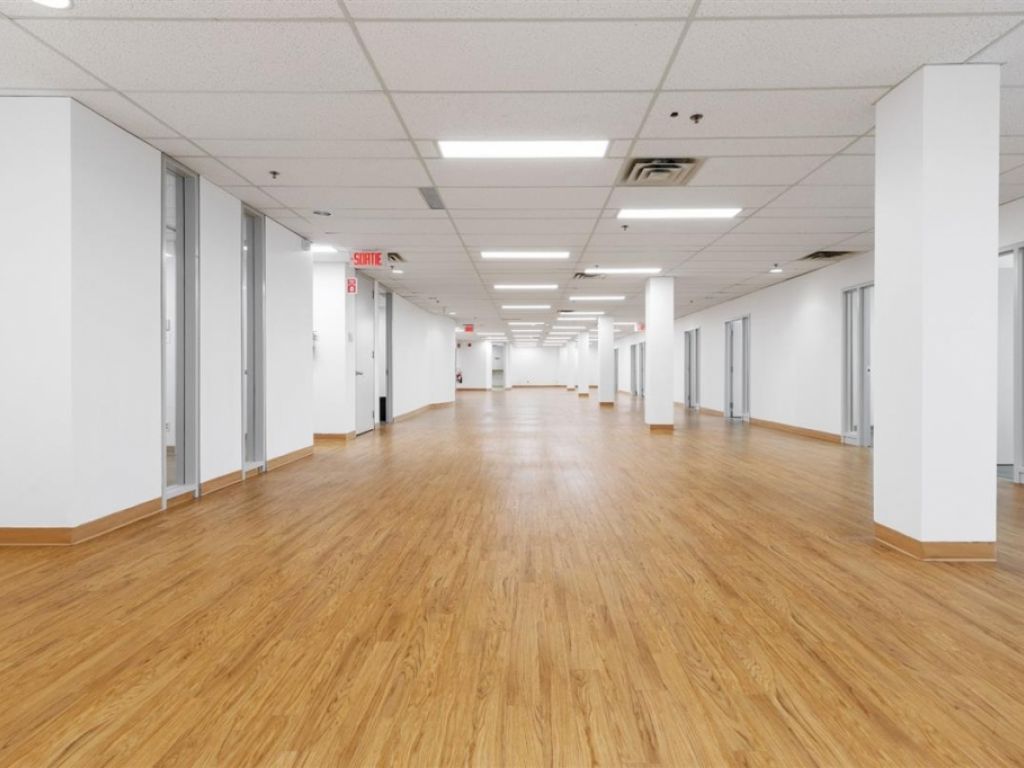 Office space for lease - 666 Boul. St-Martin O., local 220