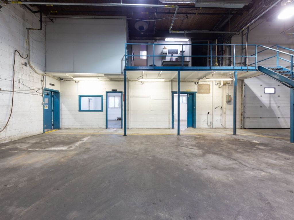 Turnkey industrial space in Boisbriands strategic business district