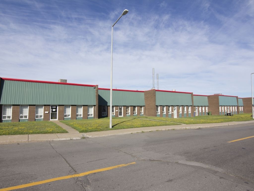 1  Industrial spaces *4600 sq.ft. * in Longueuil