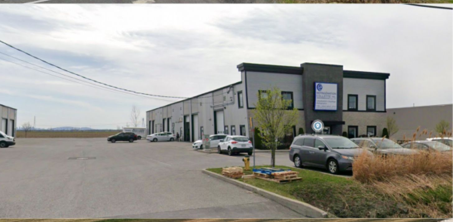 Turnkey Industrial Space  1,800 sq ft + Mezzanine, 14′ Garage Door, Compressor & Racking Included (Varennes) - For Rent