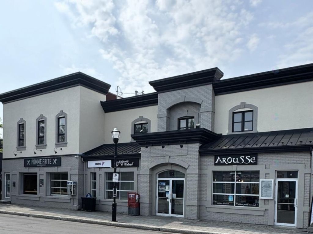Bureau commercial situ� au 13 rue Blainville Ouest, Sainte-Th�r�se