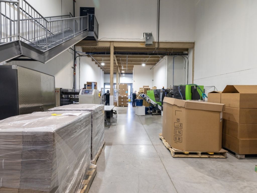 Industrial Space for Rent of 5 577 sq. ft. | | Boisbriand 