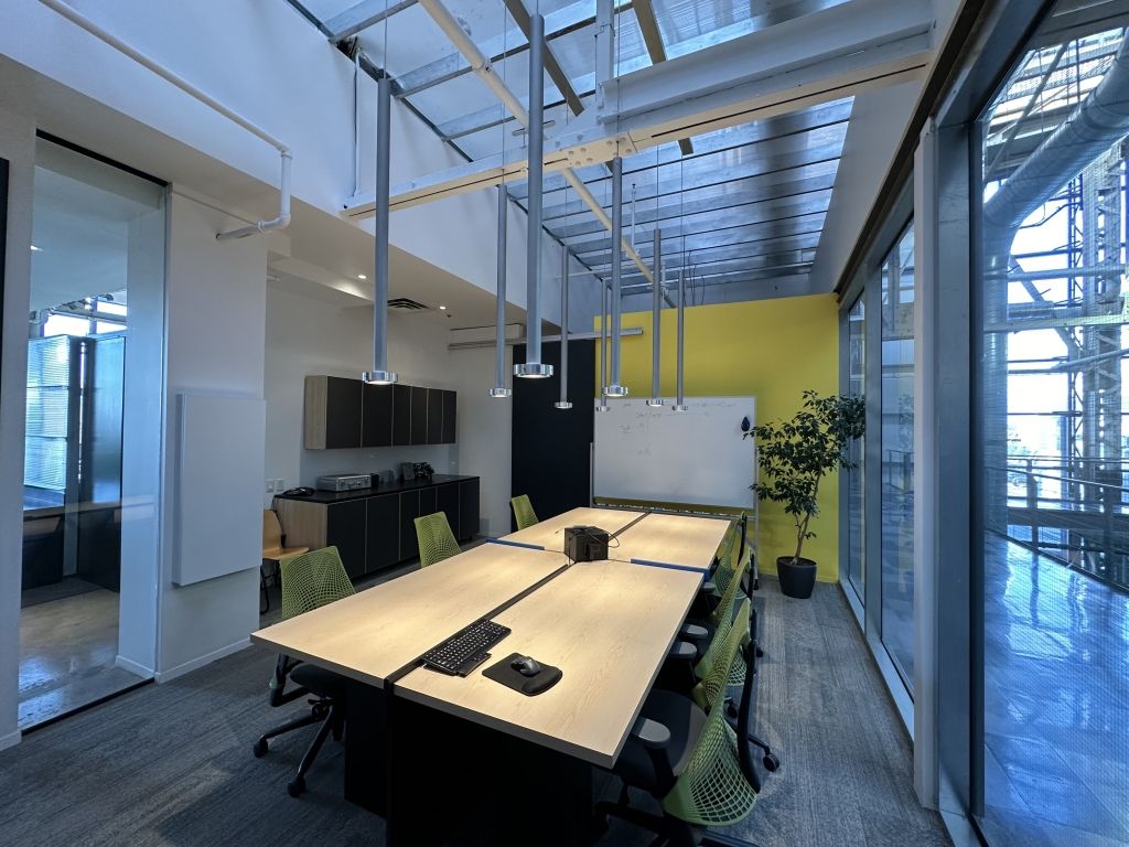 Technople Angus     Magnifique espace partag de 2522 pi ca