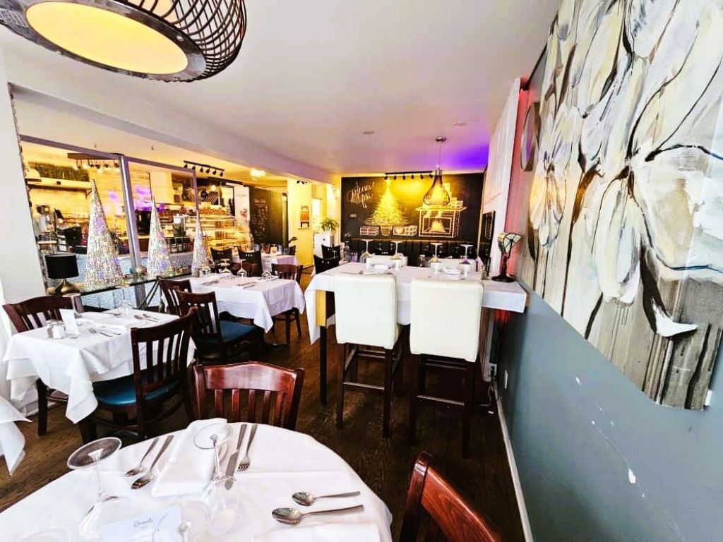 Superbe caf cl en main et bien tabli  La Prairie