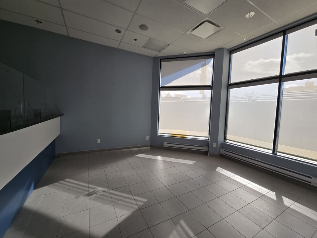 SPACE FOR RENT FOR 1350 SQF - SAUV STREET AND ACADIE