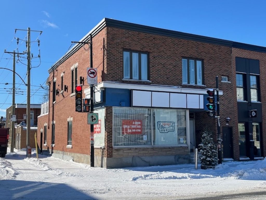 Commercial space on Lajeunesse street ideal for shops and businesses seeking  presence and visibility.