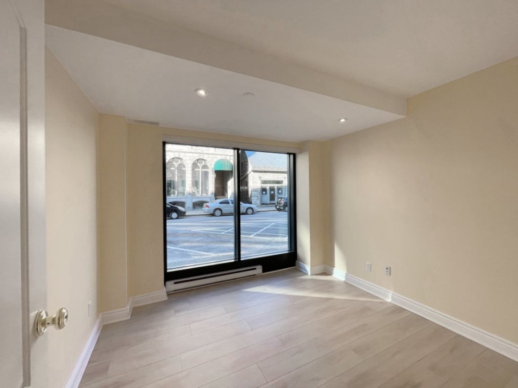 Prime location in the heart of Old Montr�al
