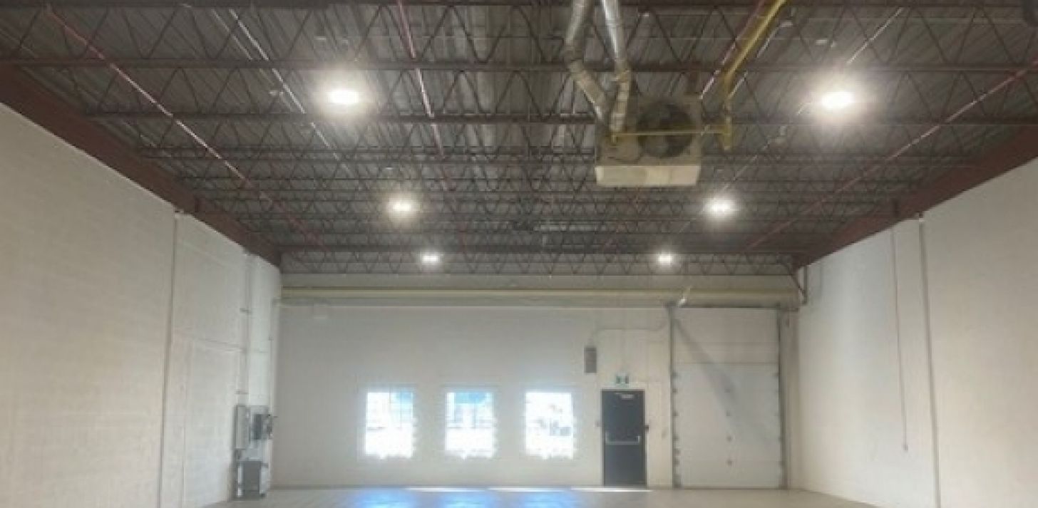 1  Industrial spaces *4600 sq.ft. * in Longueuil - For Rent