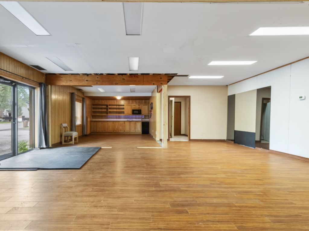 Btiment commercial polyvalent, secteur stratgique