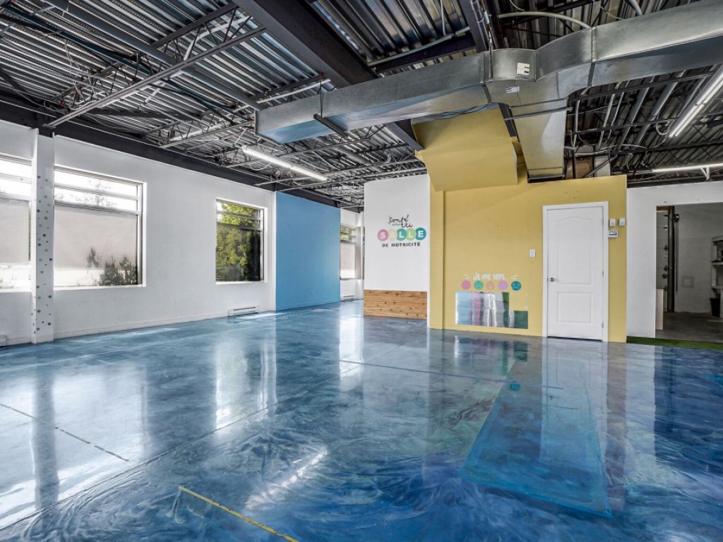 Espace commercial Unit de coin  louer