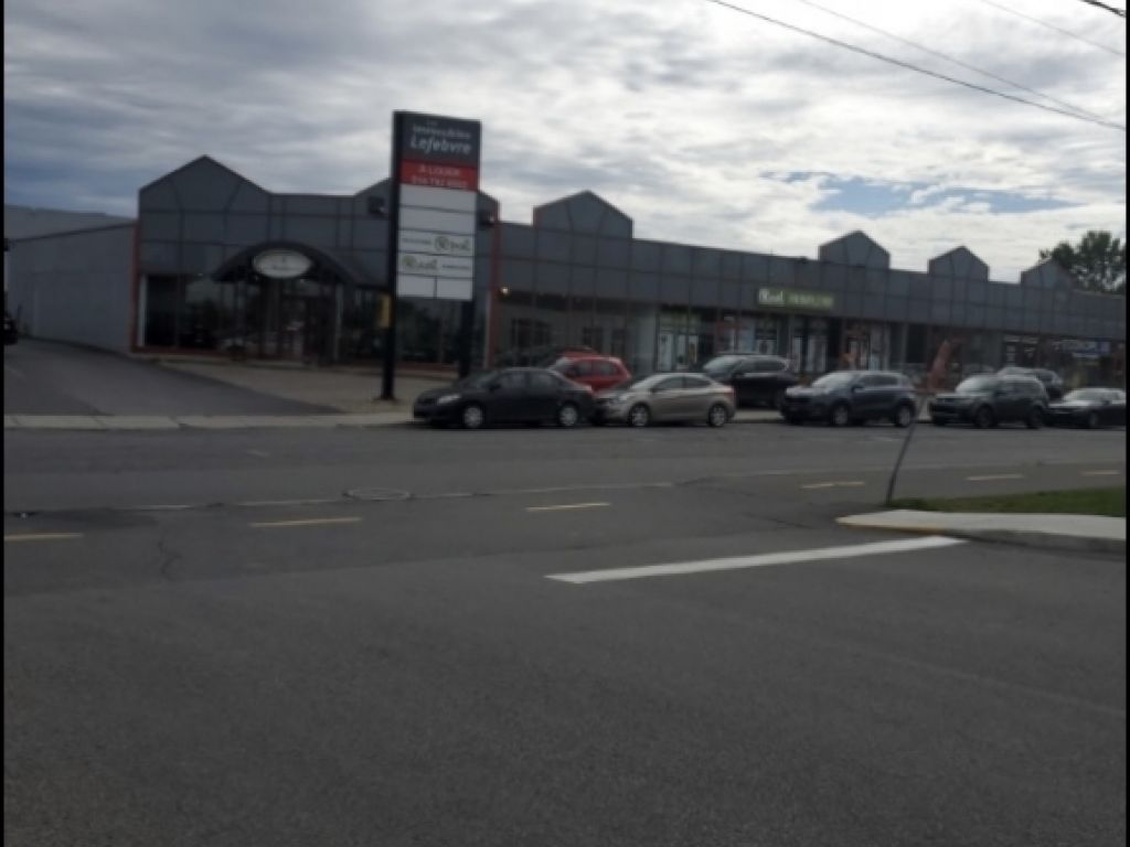 2 Locaux commerciaux � louer � Greenfield Park, un de 2200 p. c. et un autre de 4360 p.c.