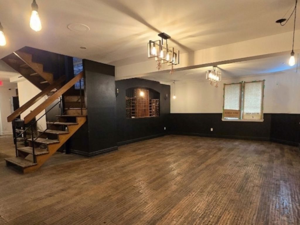 Local commercial  � louer � 2 000 pi�+ Cachet patrimonial | Emplacement de coin ultra‑visible � Ville‑Marie Est (Montr�al)