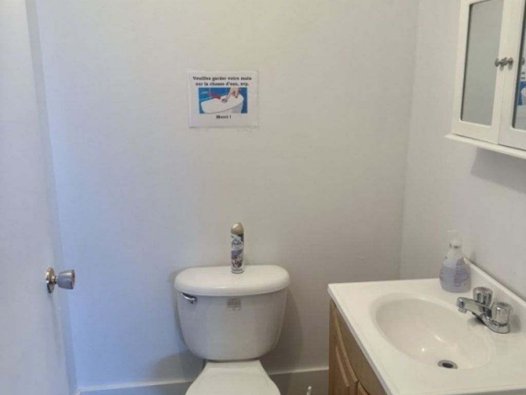 Bail commercial  cder  Opportunit rare  Laval 