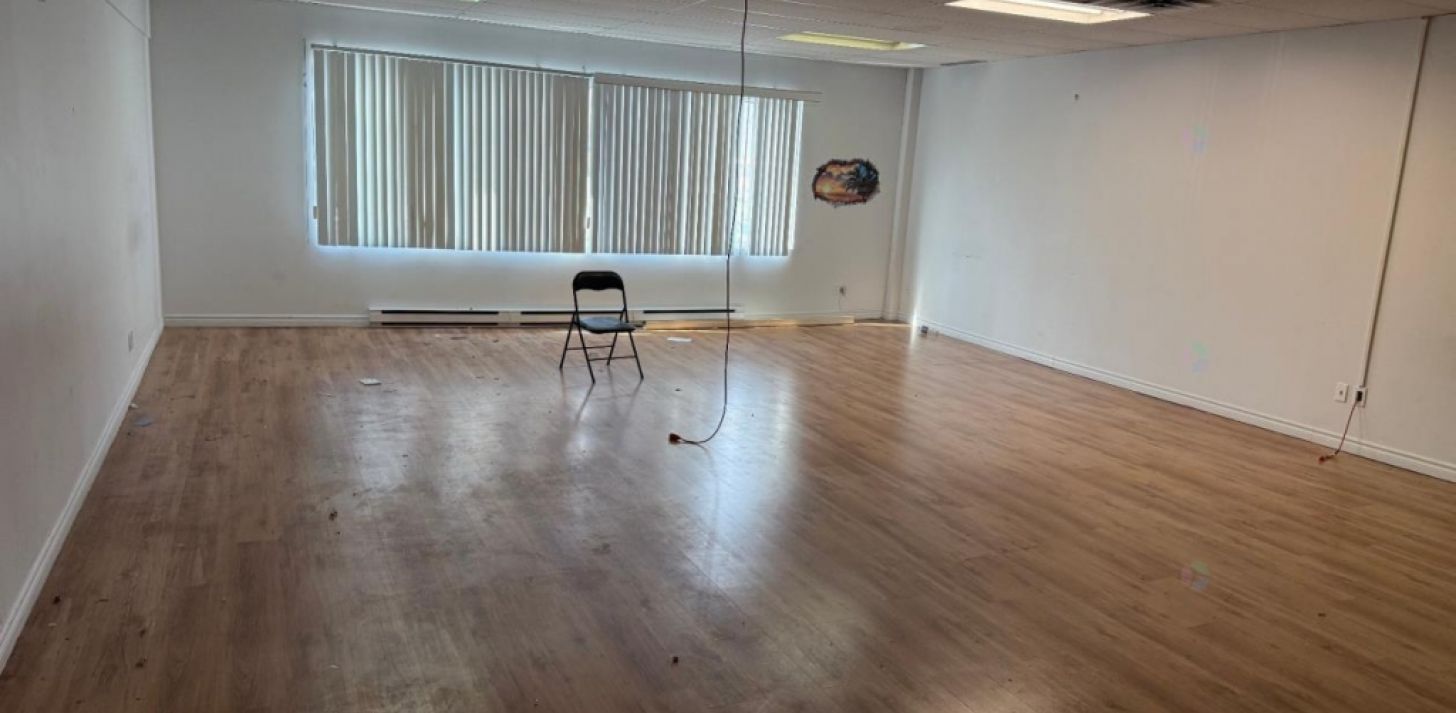Bureau 520$/mois* dans centre d'achat achalandé de Montréal - À louer