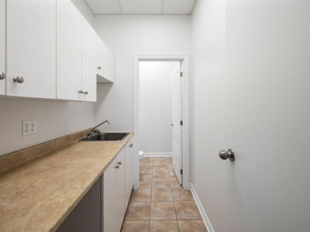 Office Space for Rent � 1550 Rue Bernard-Lefebvre, unit 100, Laval (Duvernay)