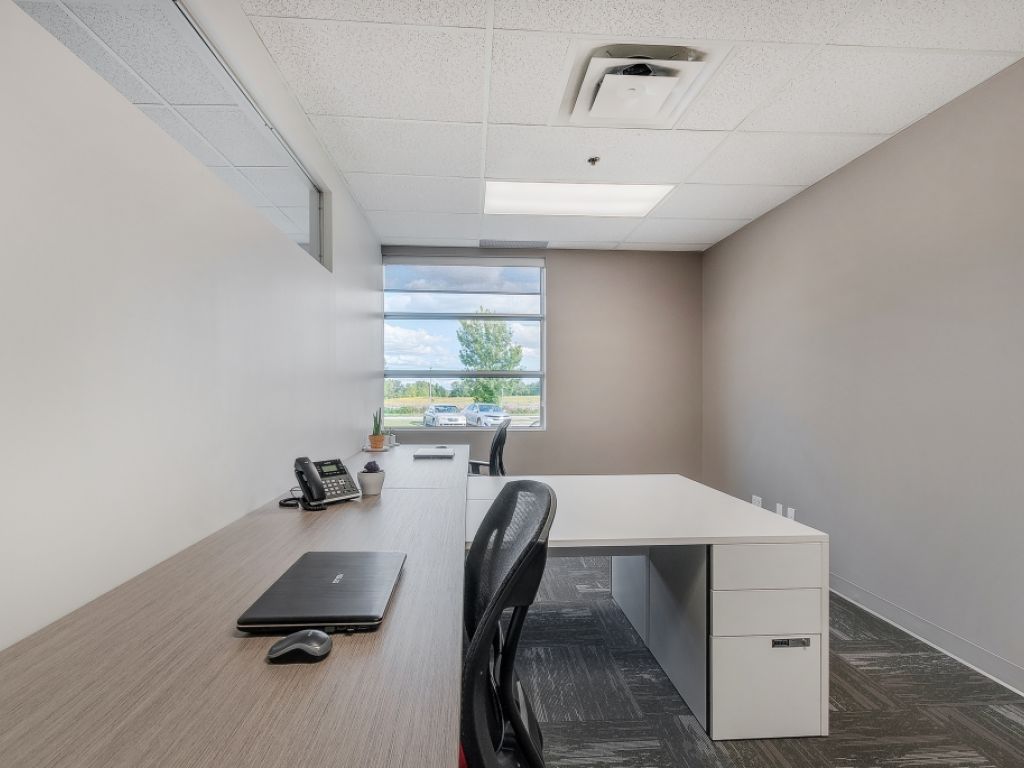 Large double office for rent | Ideal for a professional duo | Boisbriand