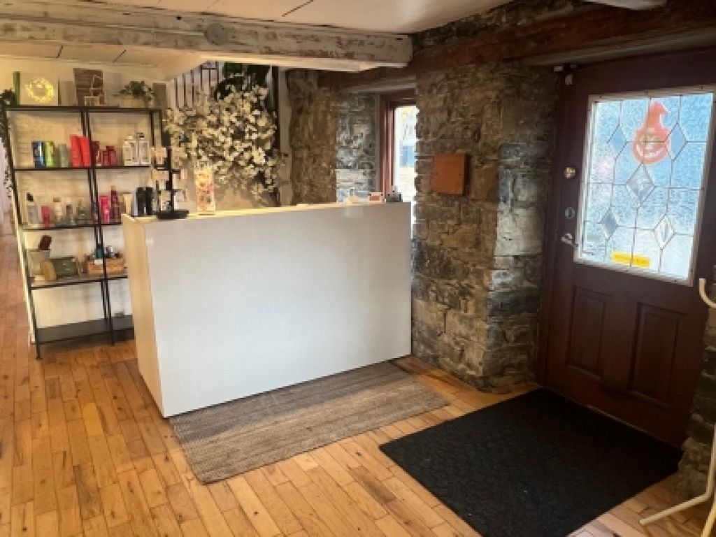 Commercial office for rent in Laval