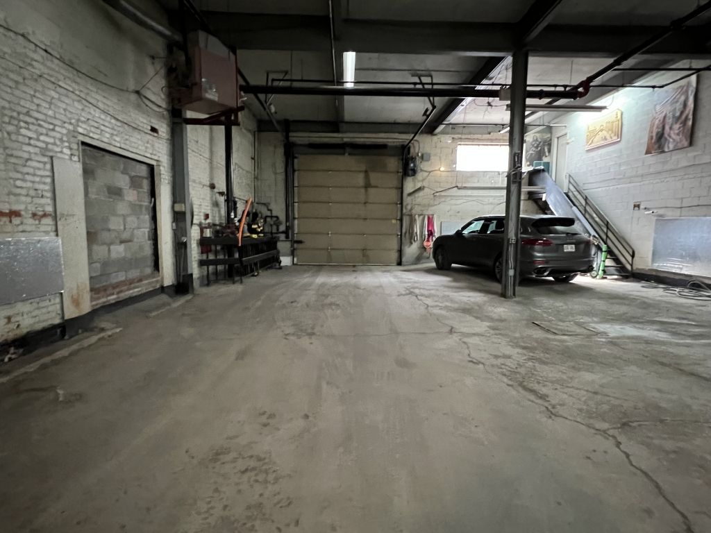 B�TIMENT COMMERCIAL ET INDUSTRIEL � VENDRE