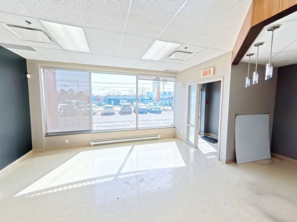 Local en RDC de bureau � 3660 boulevard Wilfrid-Hamel