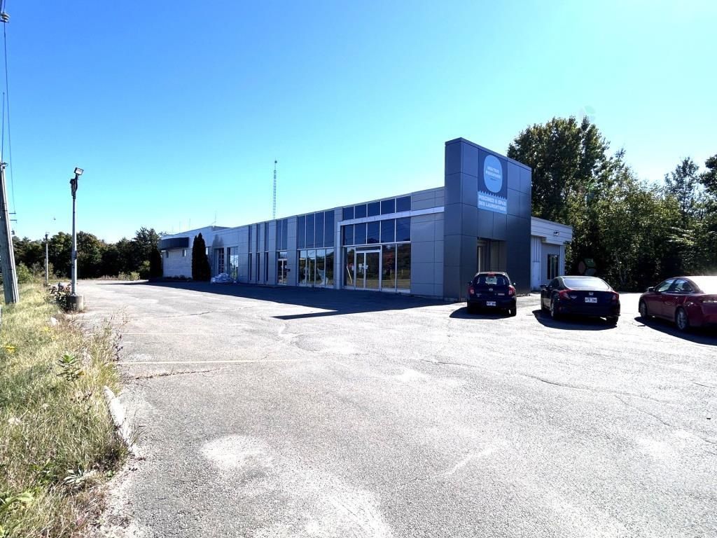 Immeuble sur Cur�-Labelle � St-J�r�me ** VISIBILIT� **