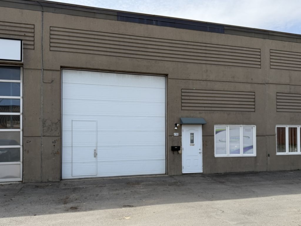 Local Industriel � Louer _ 1600 pi.ca. + Mezzanine