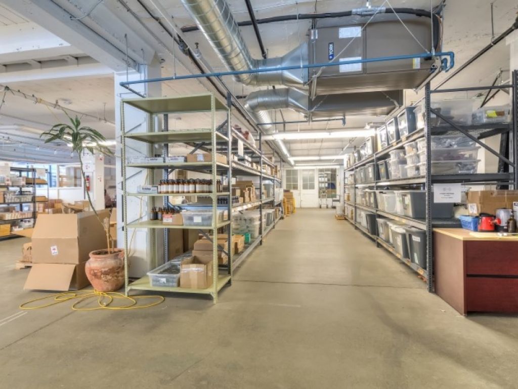  LOUER espace industriel exceptionnel, climatis et lumineux avec 3 quais Parc-Ex