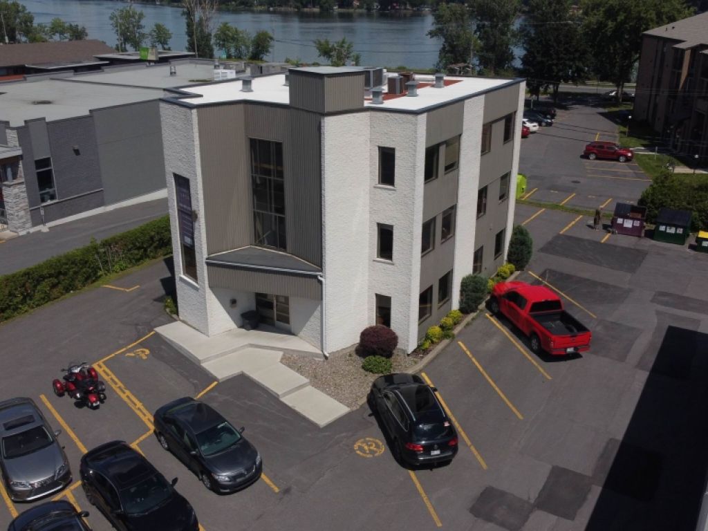 SAINT-JEAN Bureaux  louer 1500p2 au rez-de-chausse
