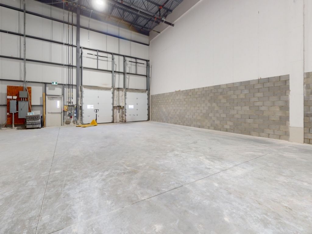 RENT AN ABORDABLE SPACE IN CANDIAC - starting at 1000 sq. ft.