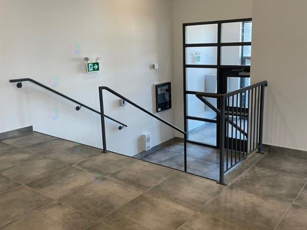 Commercial space for rent - Saint-Charles-Borrom�e