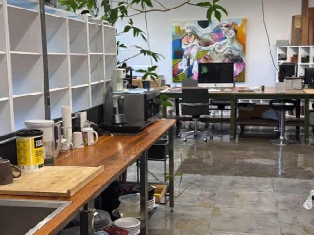 Sublet spacious loft for shop / office  on the Plateau of 1947 sq.ft.