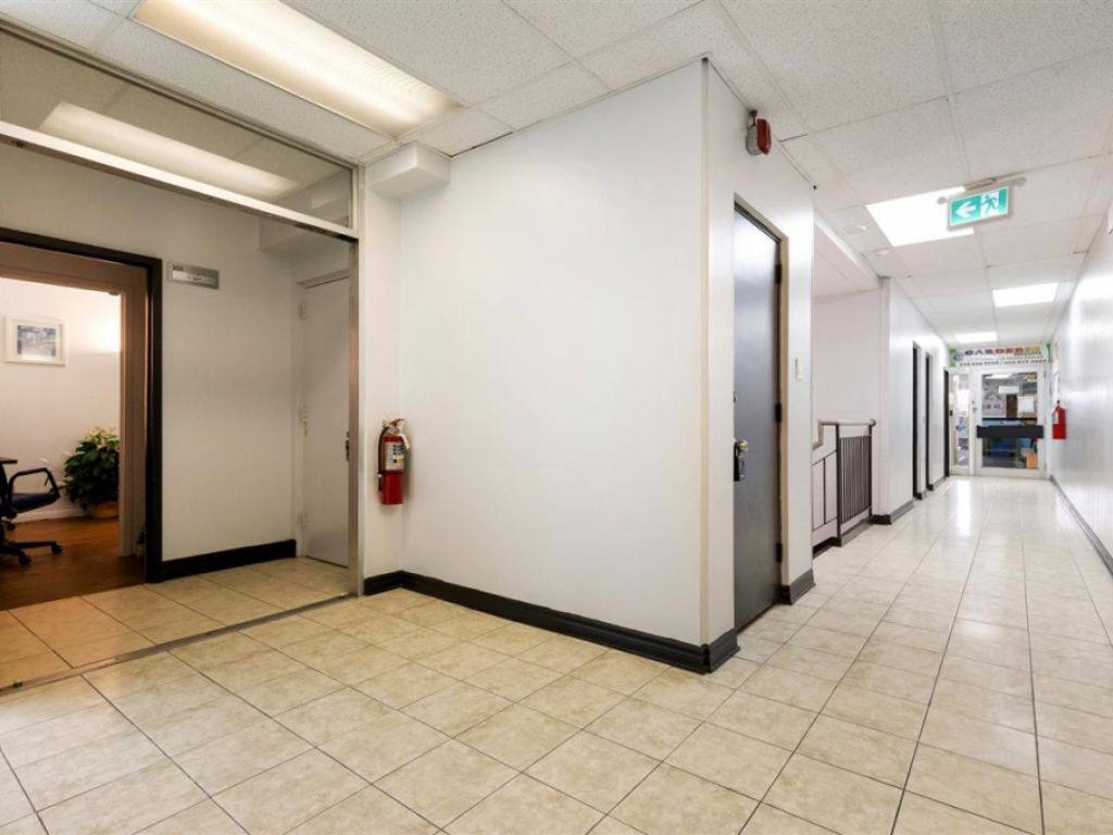 Office Space for Rent � 68 Boul. Cartier O., unit 201, Laval (Laval-des-Rapides)