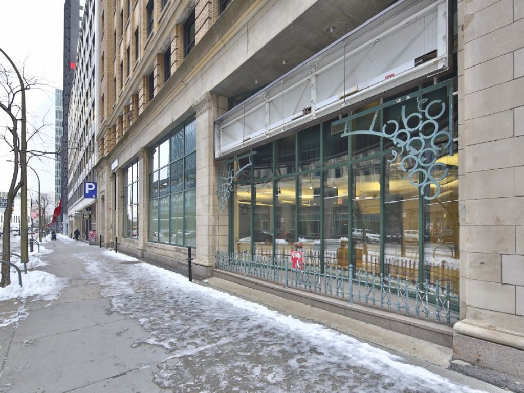 GRAND ESPACE COMMERCIAL À LOUER