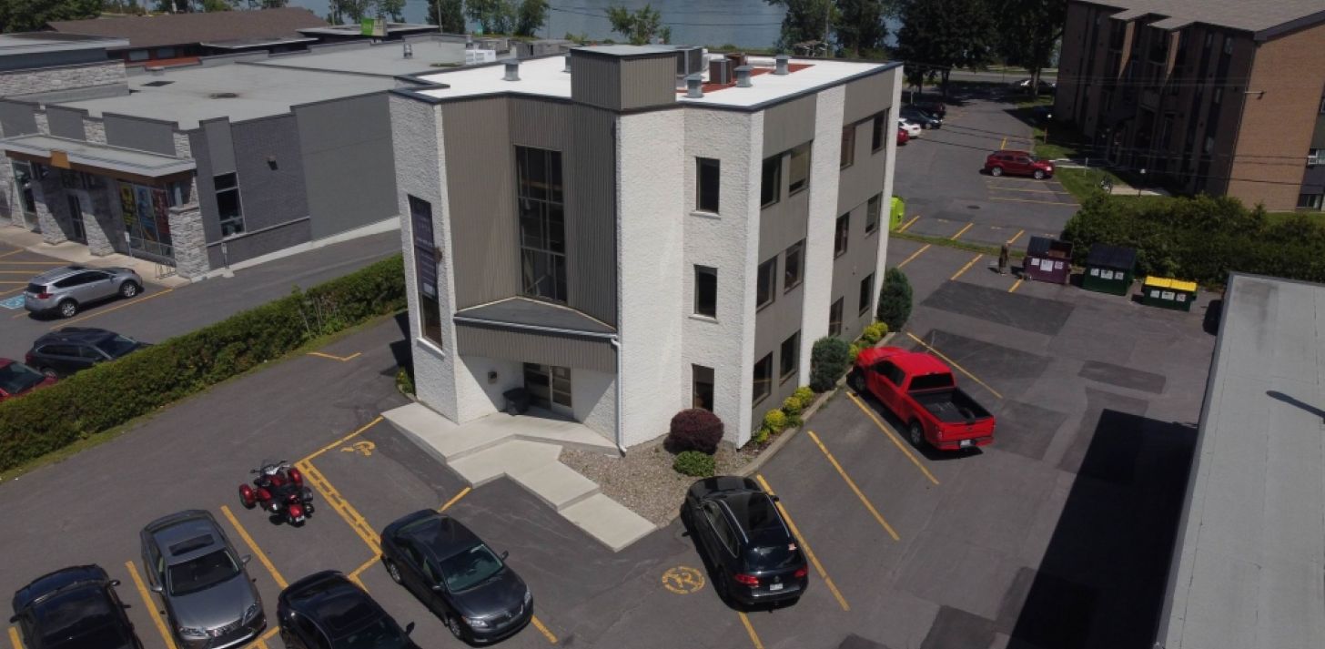 SAINT-JEAN Bureaux à louer 1500p2 au rez-de-chaussée - For Rent