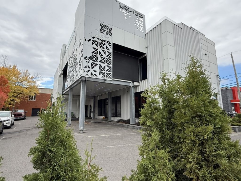 Espace pour une clinique  Les Rivires