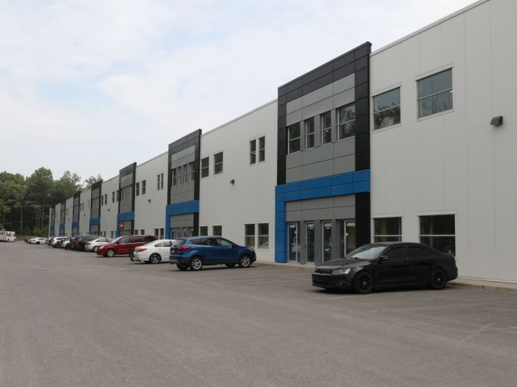 Local industriel � louer de 22 560 PI� | Laval