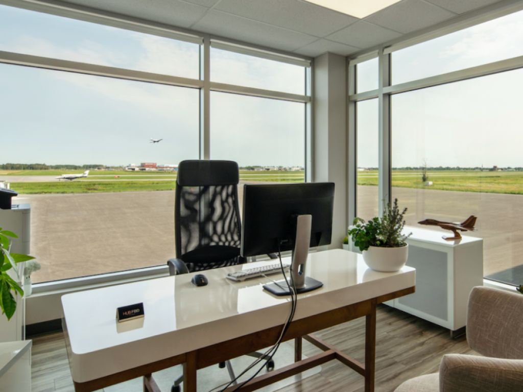 Bureaux  louer - HUB FBO - Aroport YHU, MET Montral