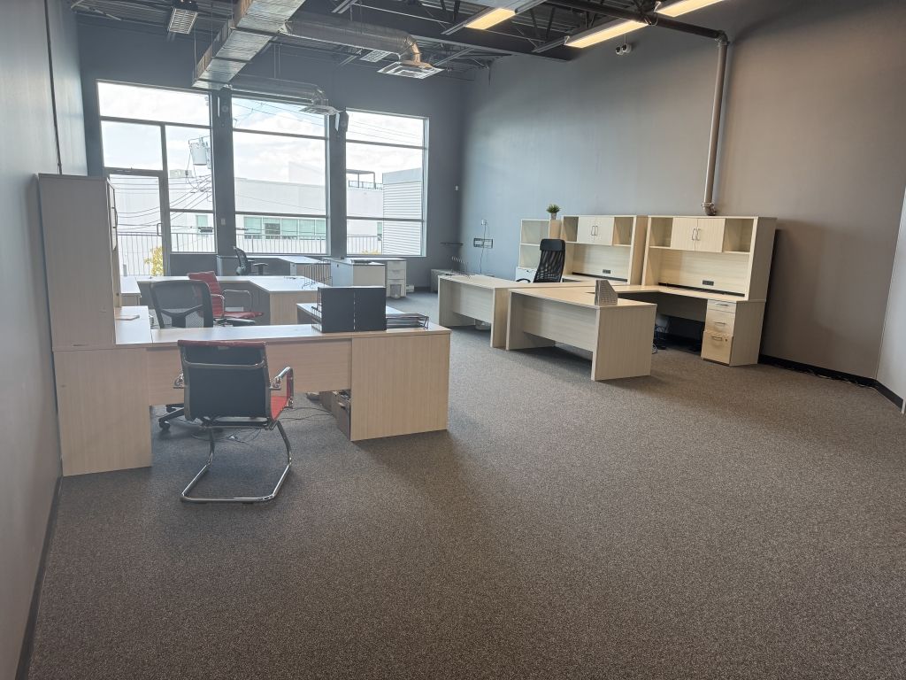 📍 Condo commercial  louer  1er tage  Laval, autoroute 440 Ouest