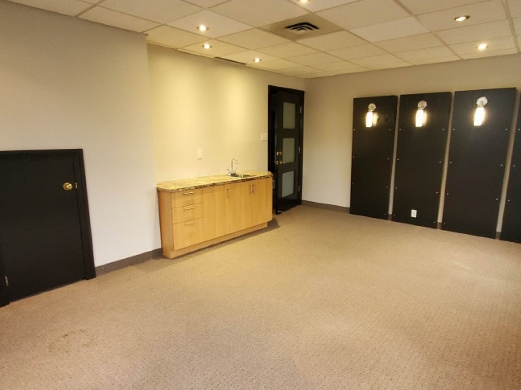 SAINT-JEAN Bureaux  louer 1500p2 au rez-de-chausse