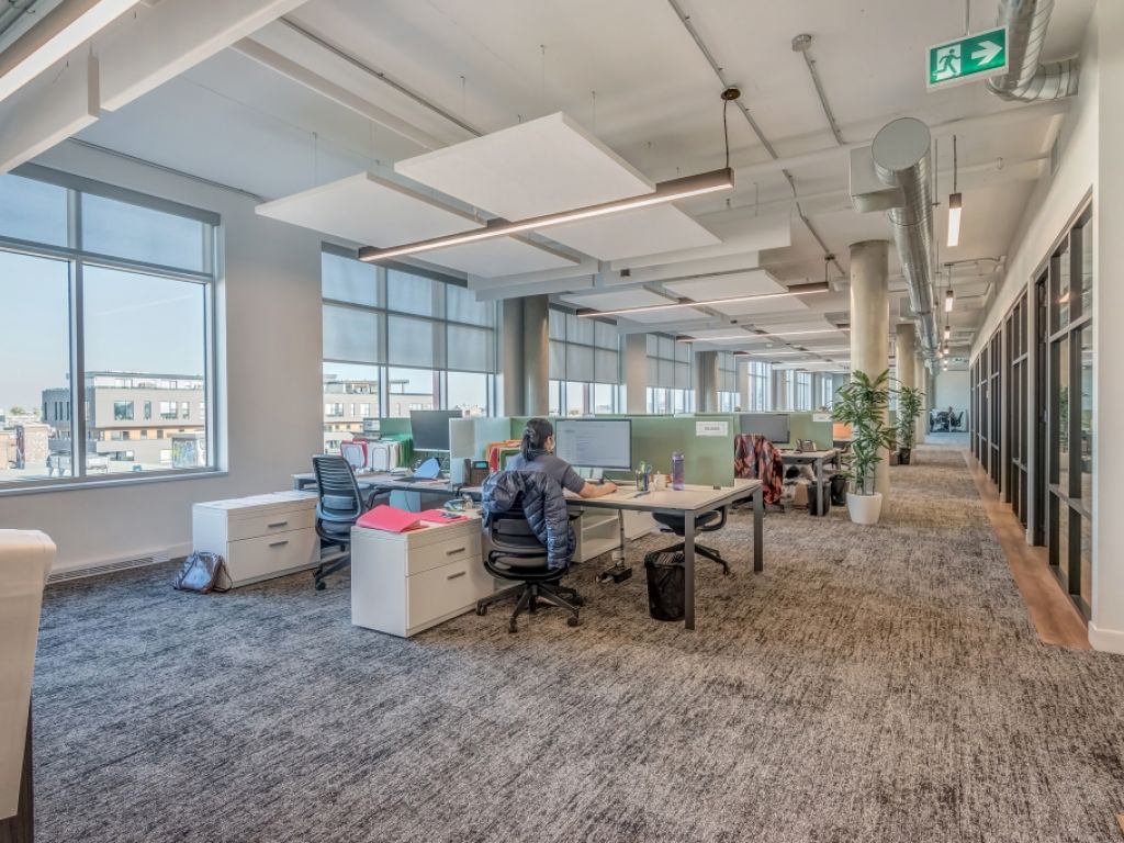 Espace de bureau neuf  louer au Mile-Ex 