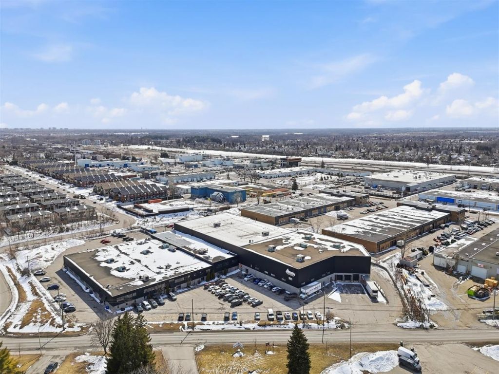Industrial condo for lease or sale � 36,920 sq.ft. � Boisbriand