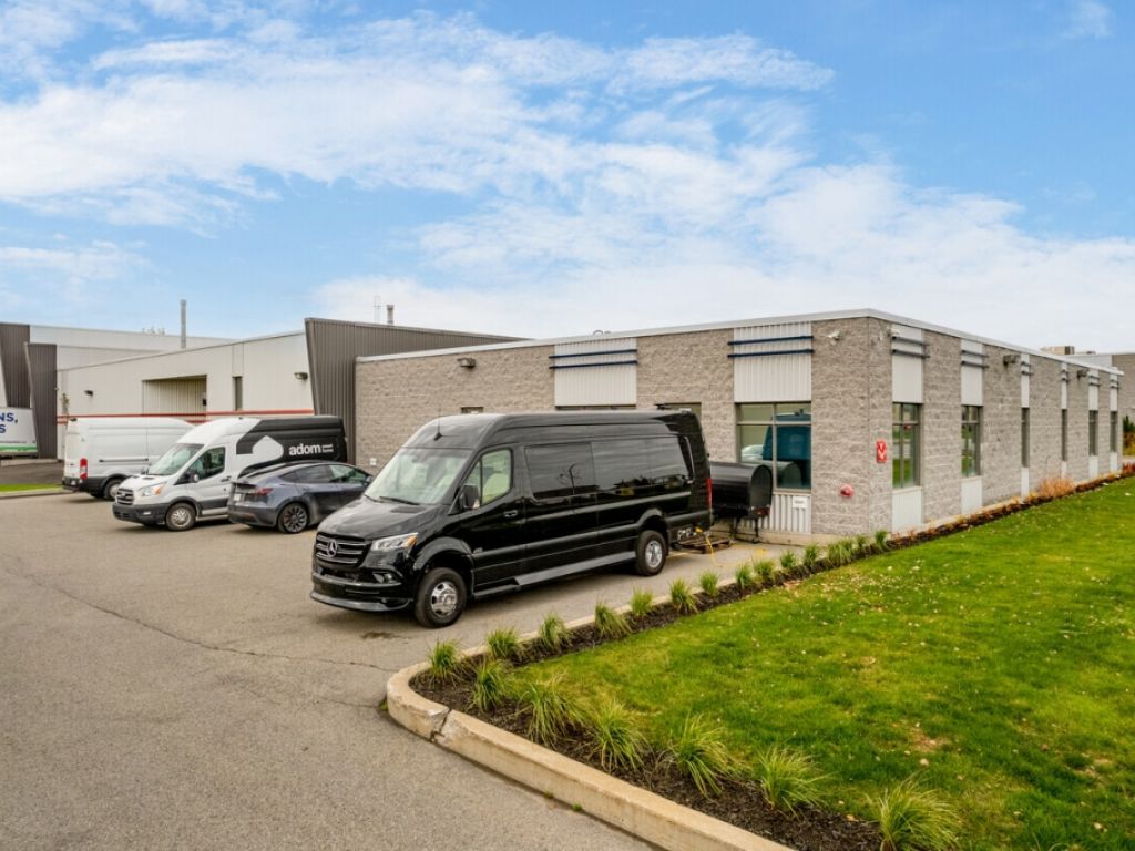Entrept de 6500 pc  louer immeuble industriel  Candiac