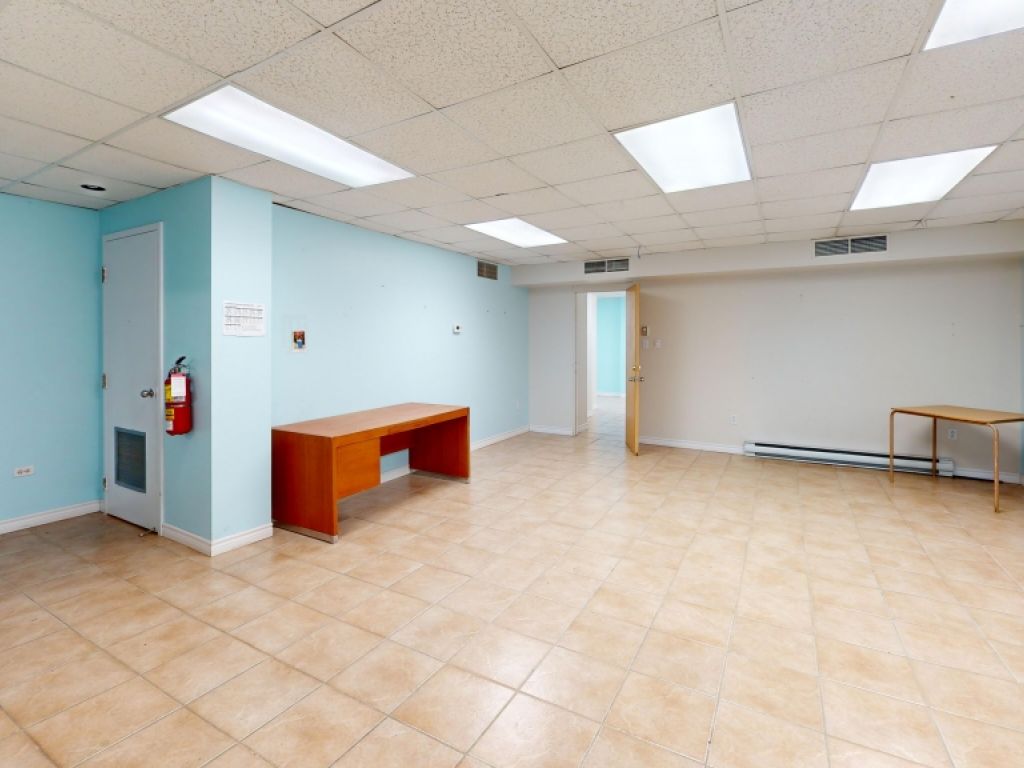 Local Commercial/Bureaux � louer - Jonqui�re - 1095 � 2500 pi2