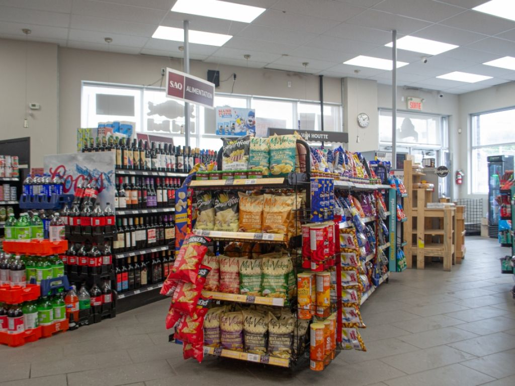 For sale - Formule-1 Convenience Store