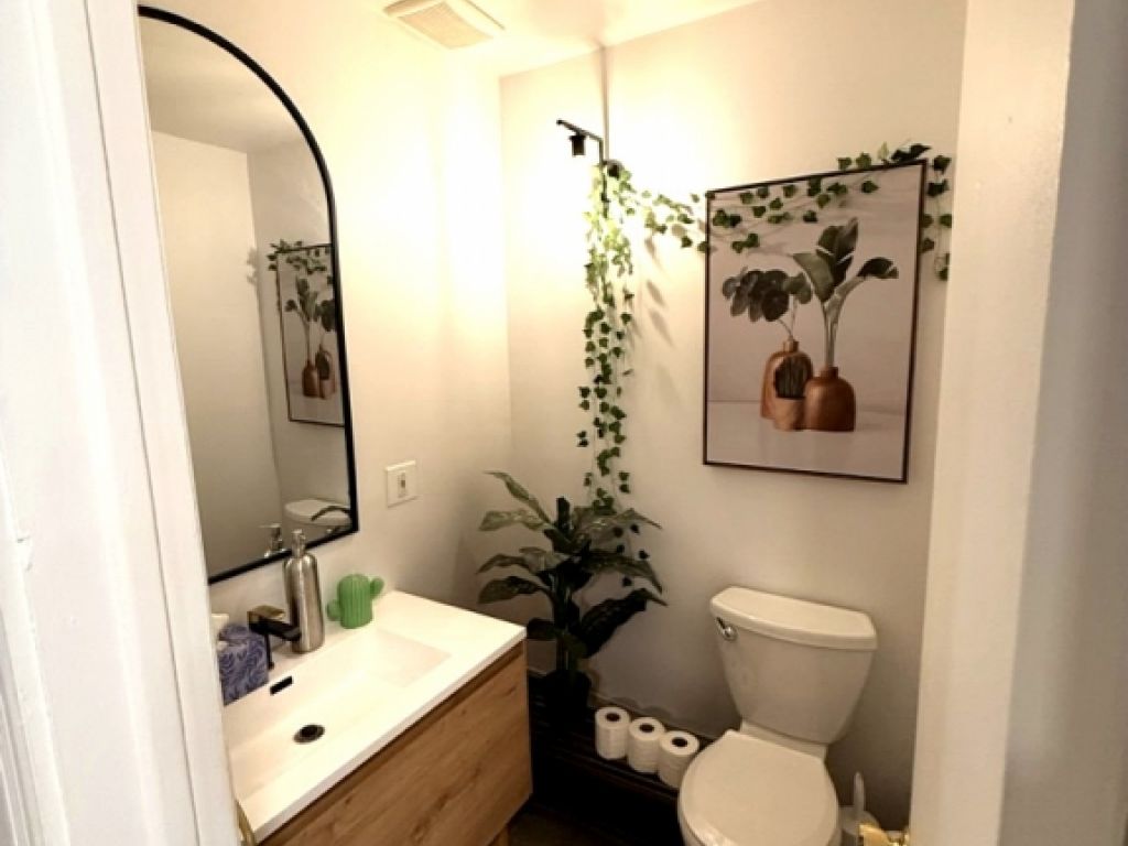 Business Collaboration Opportunity � 700 sq. ft. Shared Space