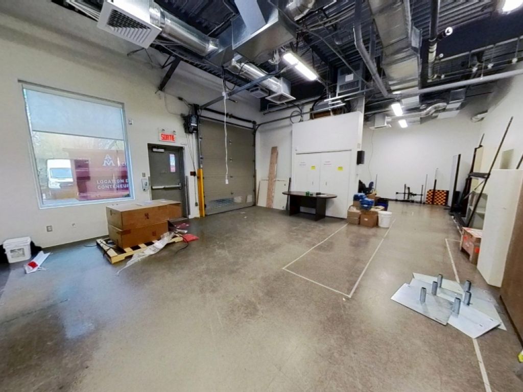 Grand espace commercial avec entrepôt – Québec